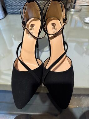 Idifu Black Pointed-Strap Ankle-Heel size 8.5